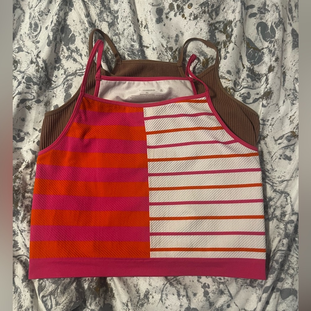 🎁 * Cute! 2 Racerback Crop Tanks - Picture 4 of 5